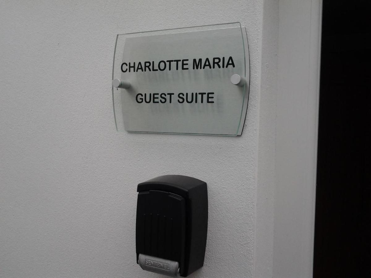 Lady Charlotte Guest Rooms Triple Rooms Dowlais Exteriör bild